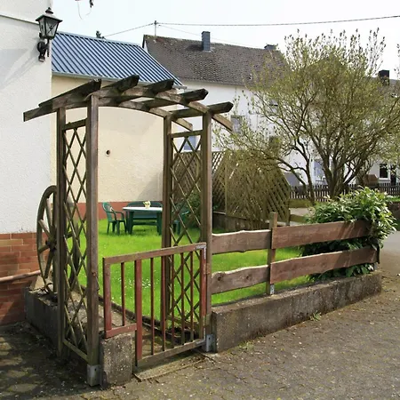 Spacious In Near The Centre Holiday home Ulmen